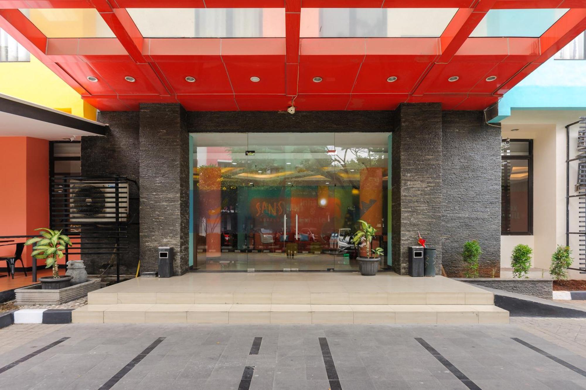 Sans Hotel Green Bekasi By Reddoorz Extérieur photo