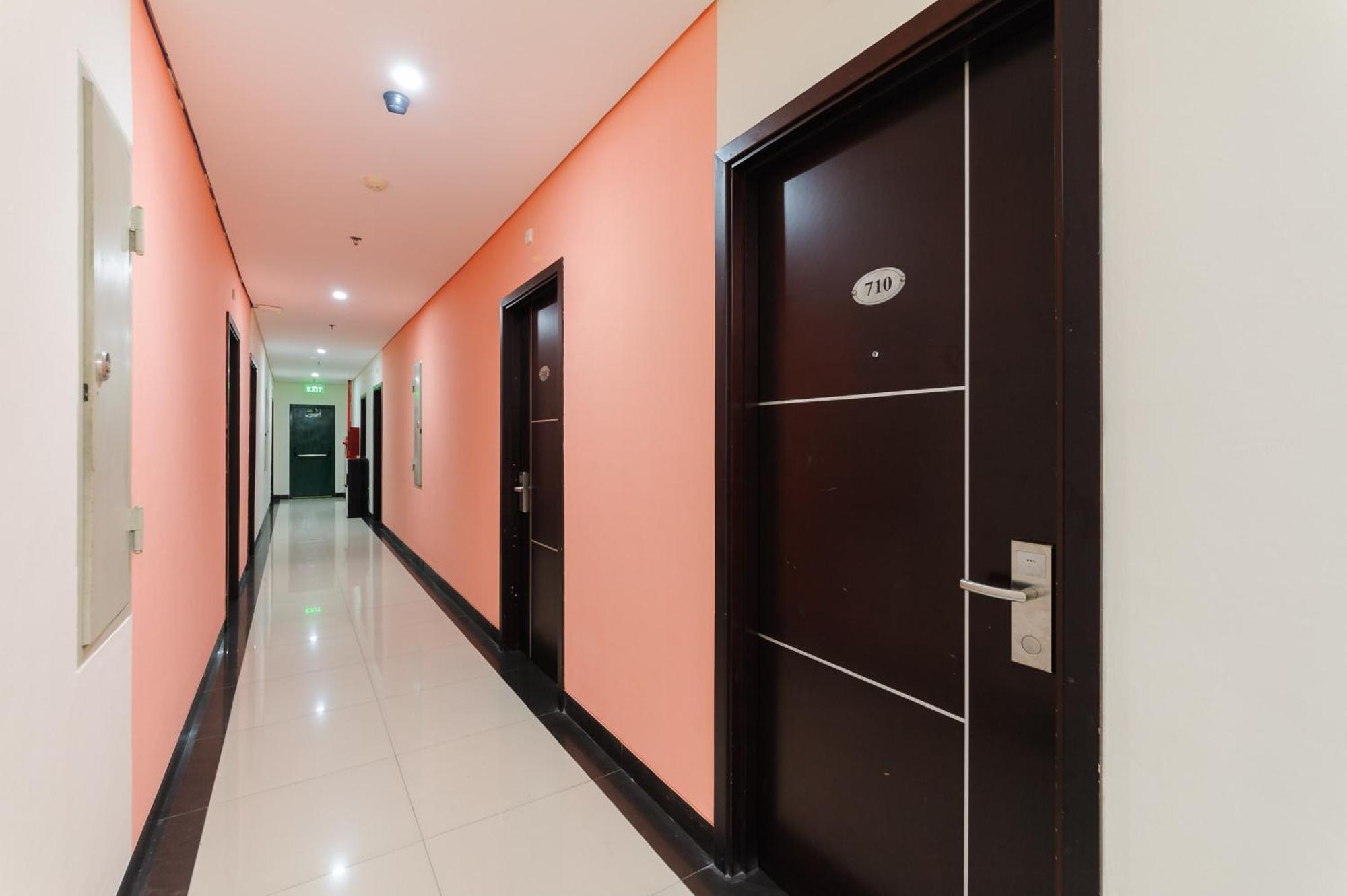 Sans Hotel Green Bekasi By Reddoorz Extérieur photo