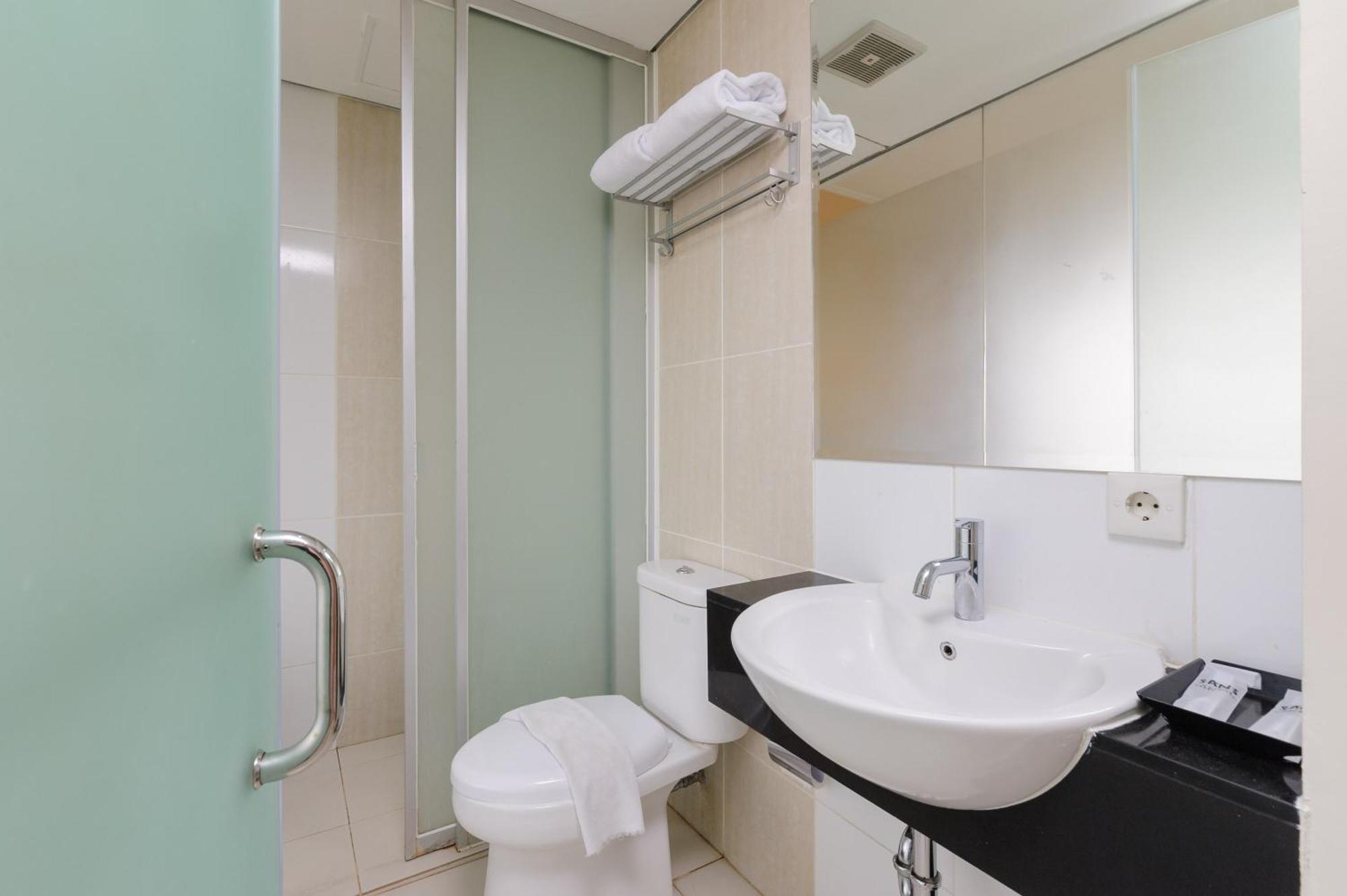 Sans Hotel Green Bekasi By Reddoorz Extérieur photo